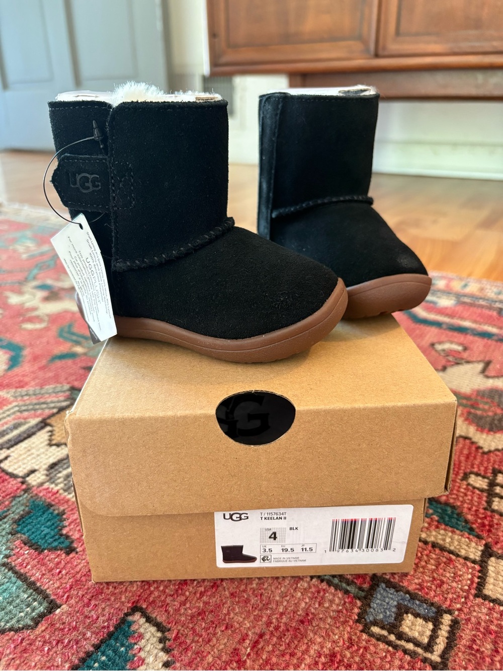 Unisex UGG Keelan II Baby boots size 4